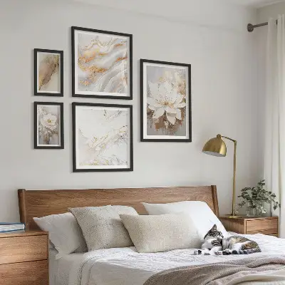 Conjunto de cuadros decorativos con elegantes composiciones florales