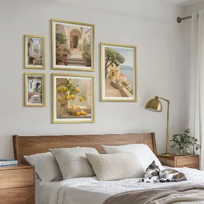 Pared galería de arte encantadoras calles con motivos marineros