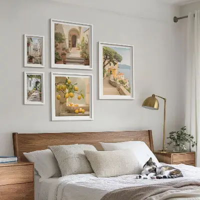 Pared galería de arte encantadoras calles con motivos marineros