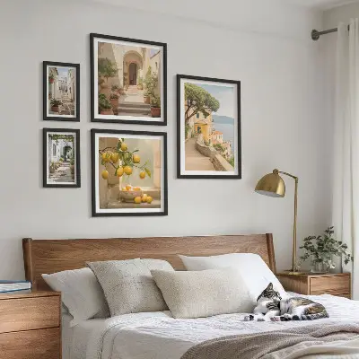Pared galería de arte encantadoras calles con motivos marineros