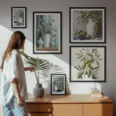 Set de 5 cuadros para salón con diseño de aceitunas verdes en un jarrón
