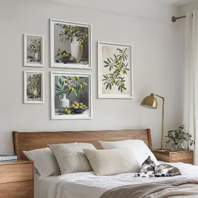 Conjunto de cuadros decorativos con detalles en color oliva para interior rústico