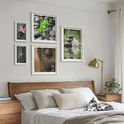 Pared de galería de arte con ambiente zen relajante