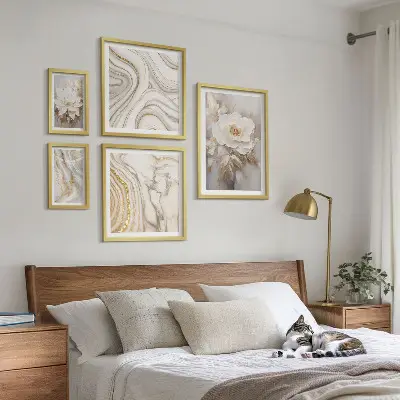 Pared galería de arte motivos florales abstractos con un toque de elegancia