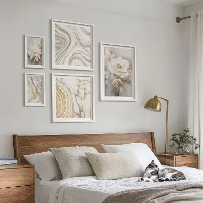 Pared galería de arte motivos florales abstractos con un toque de elegancia