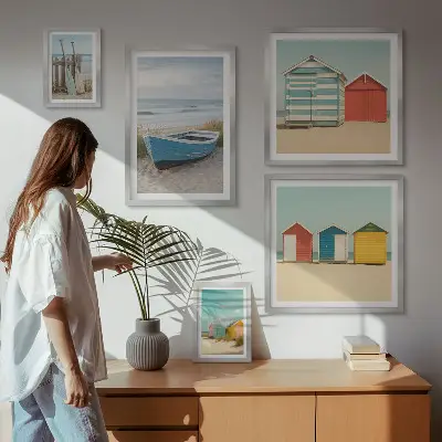 Pared galería de arte vistas al mar, casas y barcos