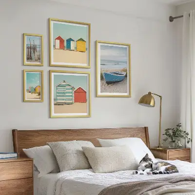 Pared galería de arte vistas al mar, casas y barcos