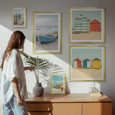 Pared galería de arte vistas al mar, casas y barcos