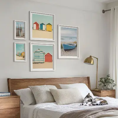 Pared galería de arte vistas al mar, casas y barcos