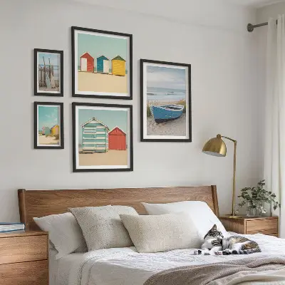 Pared galería de arte vistas al mar, casas y barcos