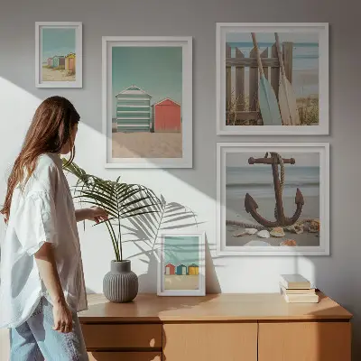 Conjunto de cuadros decorativos con diseño de casas de playa junto al mar