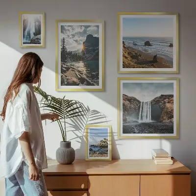Pared galería de arte con paisajes, cascadas y playas