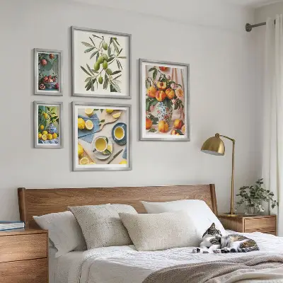 Pared galería de arte decoración rústica con motivos de frutas y flores
