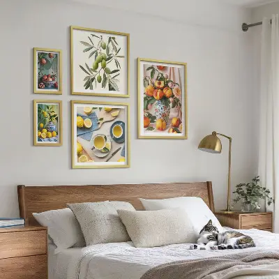 Pared galería de arte decoración rústica con motivos de frutas y flores