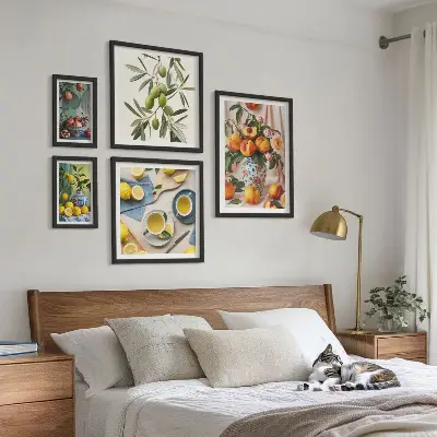 Pared galería de arte decoración rústica con motivos de frutas y flores