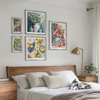 Conjunto de cuadros decorativos con composiciones florales y frutales