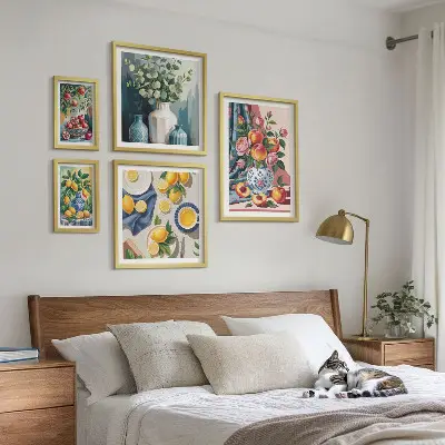 Conjunto de cuadros decorativos con composiciones florales y frutales