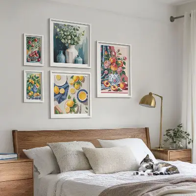 Conjunto de cuadros decorativos con composiciones florales y frutales