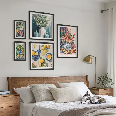 Conjunto de cuadros decorativos con composiciones florales y frutales