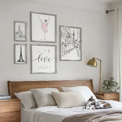 Set de 5 cuadros para salón con diseño de inspiraciones parisinas