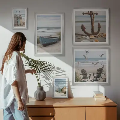 Pared galería de arte decoración con ambiente costero, relax y playa