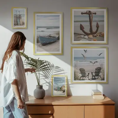 Pared galería de arte decoración con ambiente costero, relax y playa
