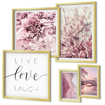 Pared galería de arte con eslóganes y motivos florales en tonos pastel