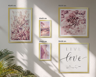 Pared galería de arte eslóganes con motivos florales en tonos pastel