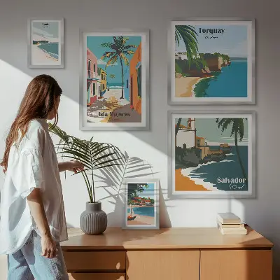 Conjunto de cuadros decorativos con diseño de playas costeras coloridas