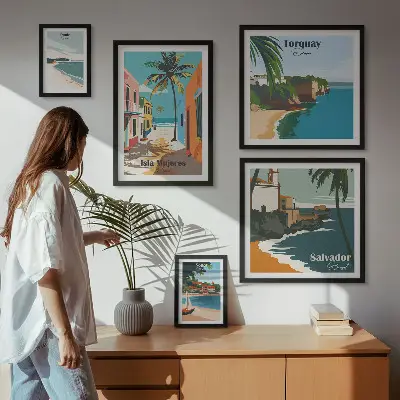 Conjunto de cuadros decorativos con diseño de playas costeras coloridas