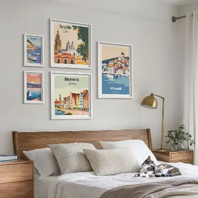 Conjunto de cuadros decorativos con paisajes de ciudades costeras