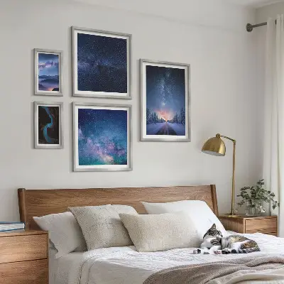 Conjunto de cuadros decorativos con diseño de paisajes nocturnos cósmicos