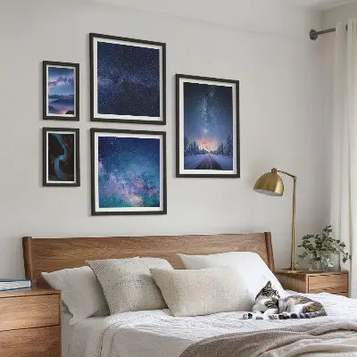 Conjunto de cuadros decorativos con diseño de paisajes nocturnos cósmicos