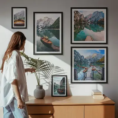 Pared galería de arte lagos tranquilos con barcos de madera