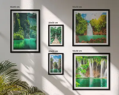Set de 5 cuadros para salón con diseño de cascadas tropicales y naturaleza verde