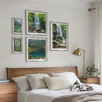 Conjunto de cuadros decorativos con paisajes de cascadas y naturaleza forestal