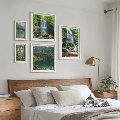 Conjunto de cuadros decorativos con paisajes de cascadas y naturaleza forestal