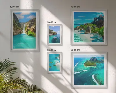 Pared galería de arte con diseño de cascadas y playas tropicales