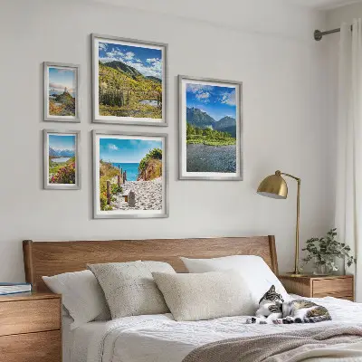 Conjunto de cuadros decorativos con paisajes de montañas y playas