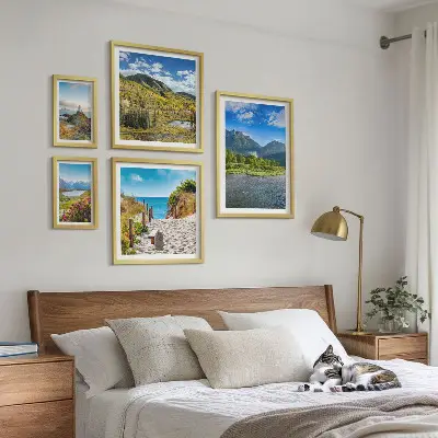 Conjunto de cuadros decorativos con paisajes de montañas y playas