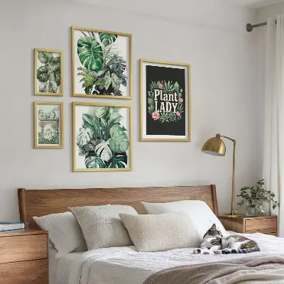 Set de 5 cuadros para salón con diseño de plantas en tonos bohemios verdes