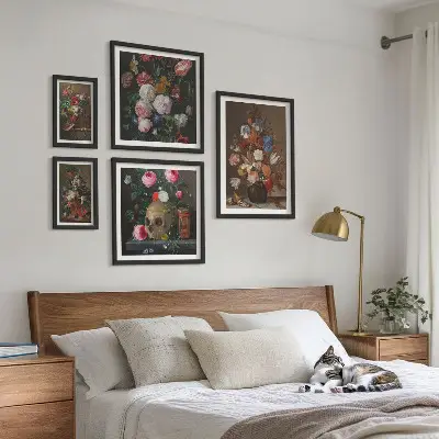 Set de 5 cuadros para salón con composiciones florales clásicas