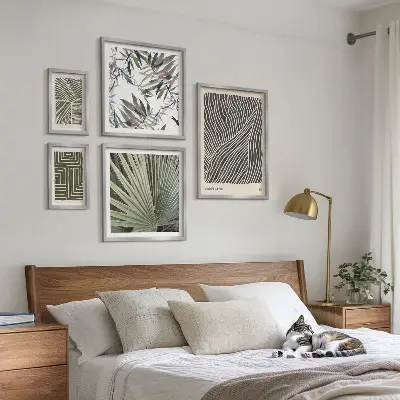 Conjunto de cuadros decorativos con patrones de plantas minimalistas