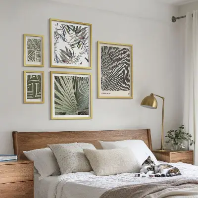 Conjunto de cuadros decorativos con patrones de plantas minimalistas
