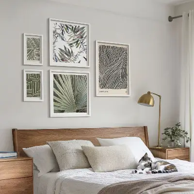 Conjunto de cuadros decorativos con patrones de plantas minimalistas