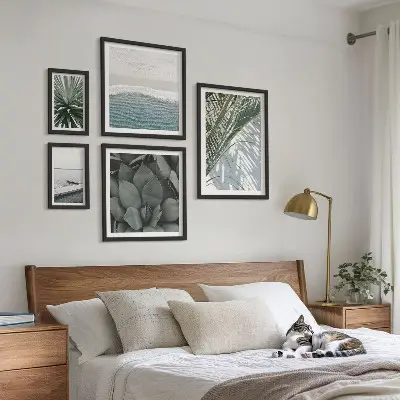 Set de 5 cuadros para salón con diseño de plantas tropicales y el mar