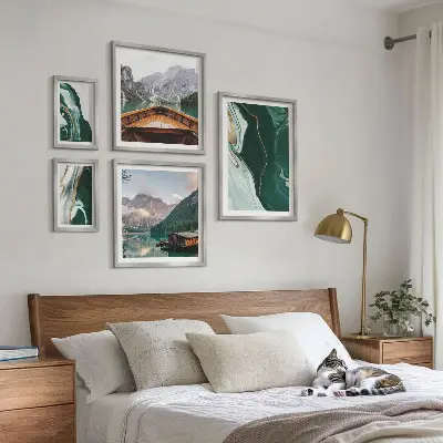 Conjunto de cuadros decorativos con paisajes de montañas, aguas y vegetación verde
