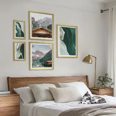Conjunto de cuadros decorativos con paisajes de montañas, aguas y vegetación verde