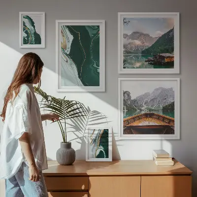 Conjunto de cuadros decorativos con paisajes de montañas, aguas y vegetación verde