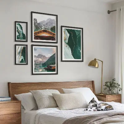 Conjunto de cuadros decorativos con paisajes de montañas, aguas y vegetación verde